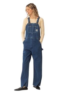 Carhartt Preservation Vintage women’s bib denim overalls. Fits like a Medium